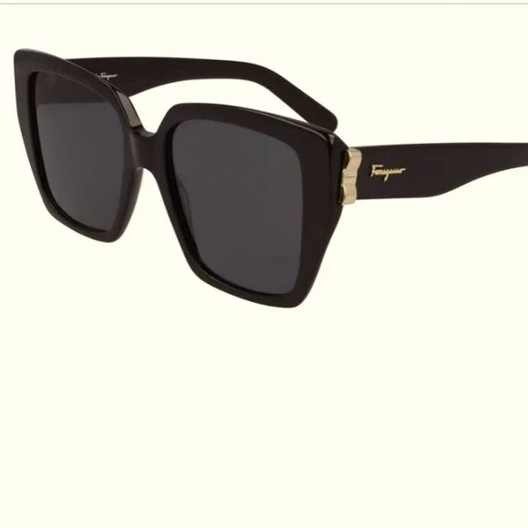 Gorgeous Salvatore Ferragamo Sunglasses! Salvatore Ferragamo SF606S 001 Black Rectangular sunglasses  main image 4